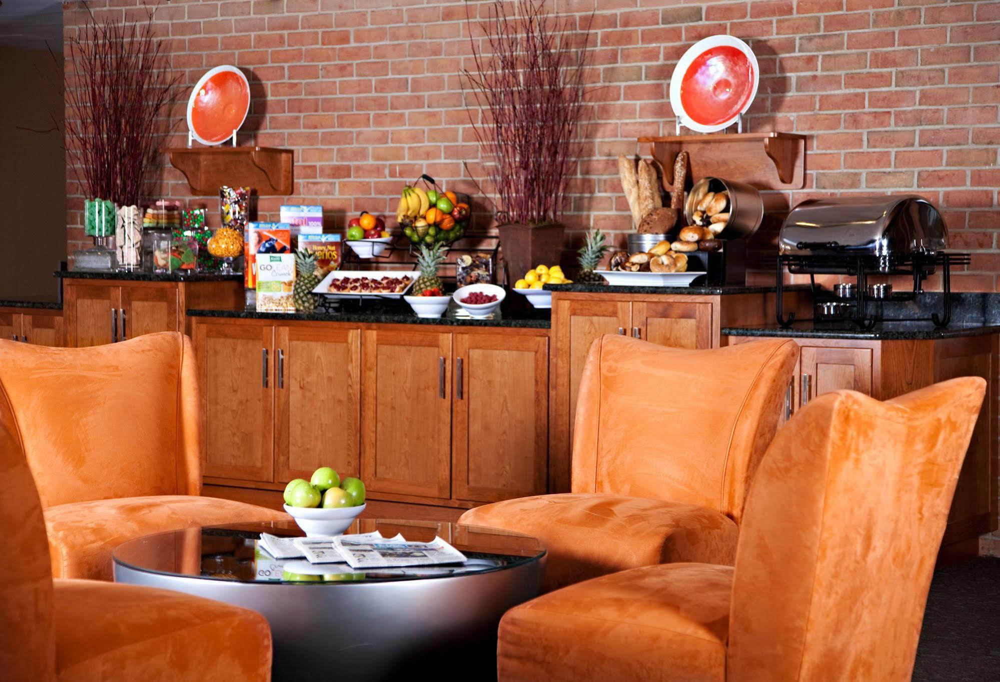 Chubb Hotel & Conference Center Lafayette Hill Esterno foto